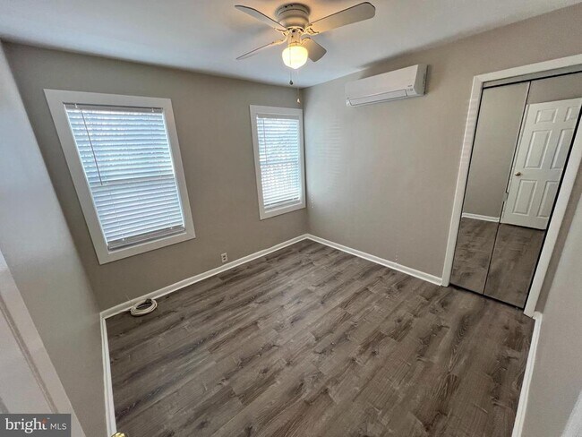 Building Photo - 220 Delsea Dr