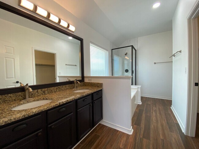 Building Photo - UPDATED 4 BEDROOM IN COQUINA BAY!