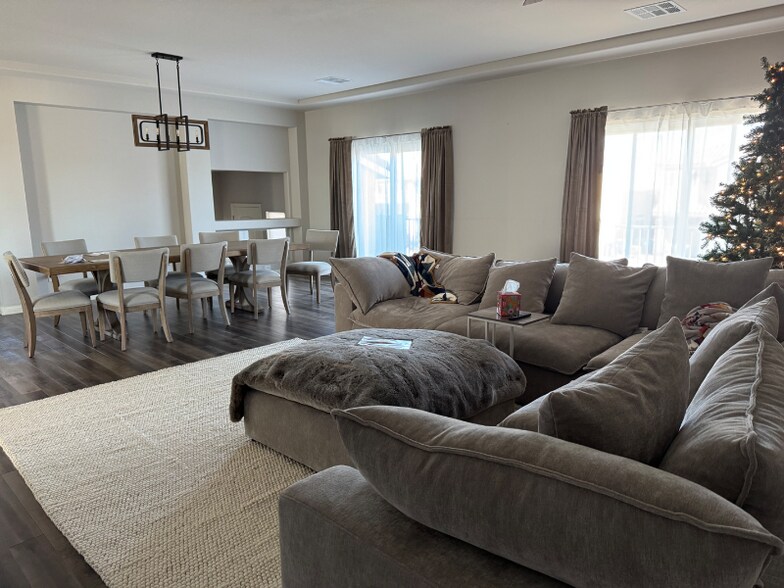 Building Photo - 10047 Alden Creek St