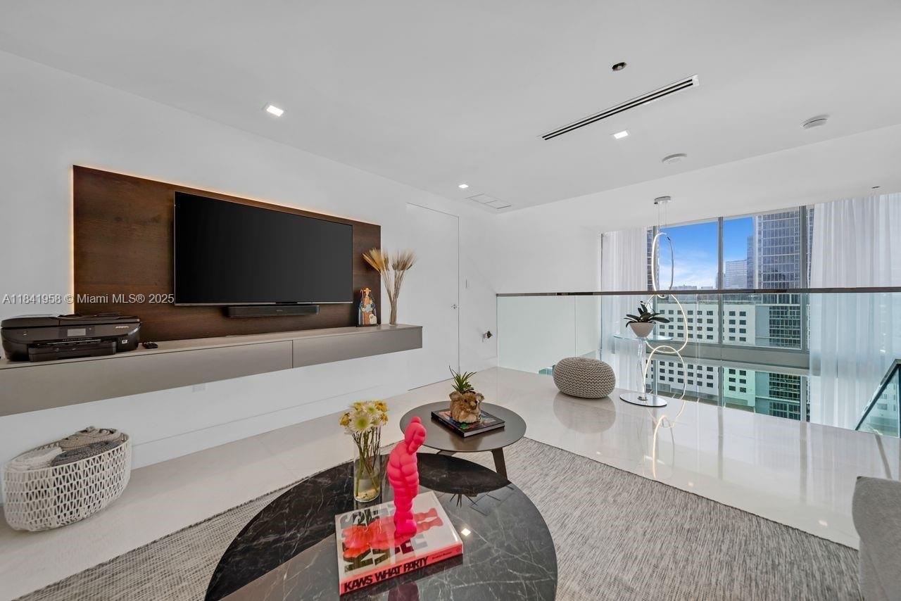 Building Photo - 200 Biscayne Boulevard Way