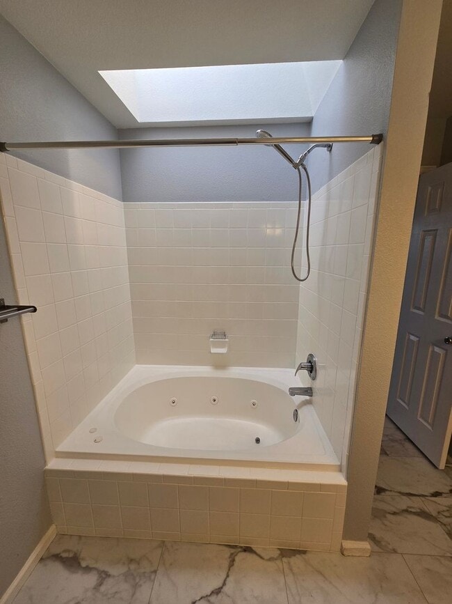 Building Photo - Charming 3BR House in Aurora