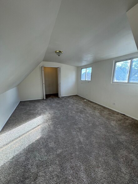 Building Photo - 647 W 48th Pl