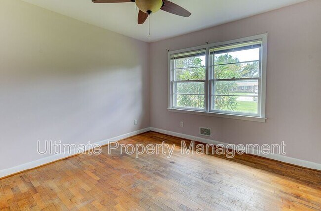 Building Photo - 317 Johnston Dr