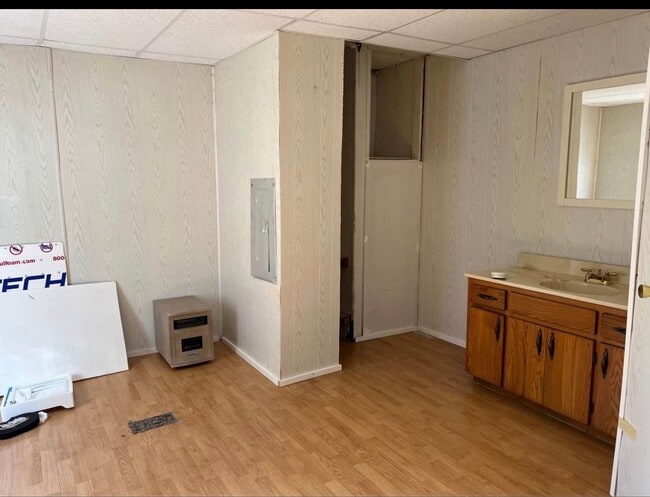 Building Photo - 2 bedroom 2 bath mobile home for rent on half acre!