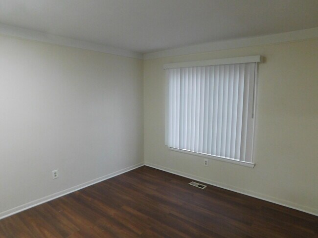 Building Photo - 448 N Fox Hills Dr