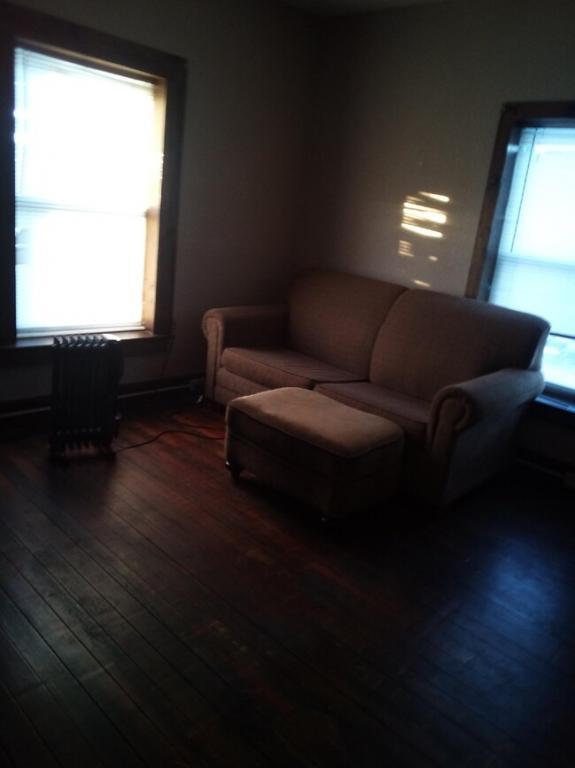 Building Photo - 118 E Railroad, Apt#5-Apt#5