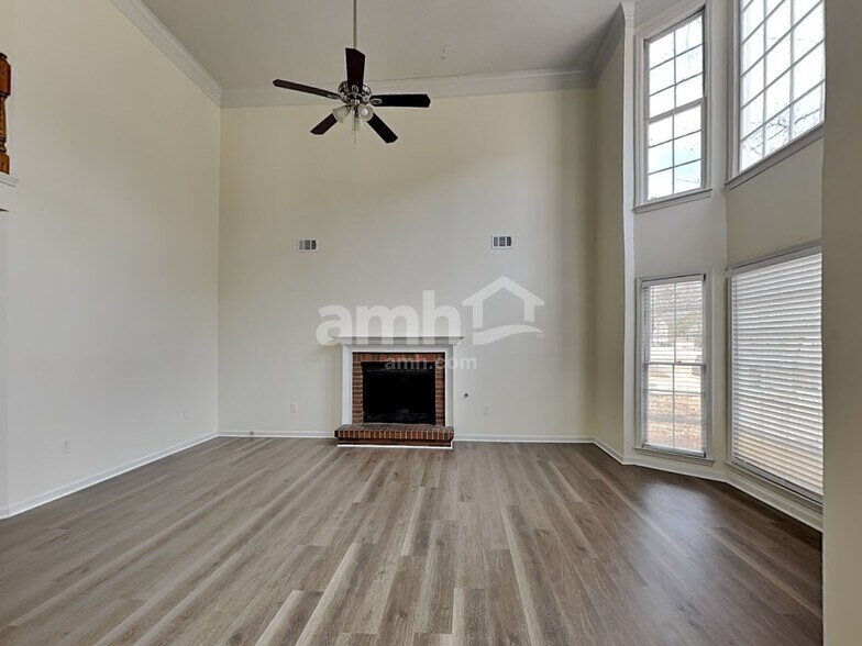 Building Photo - 3255 Dogwood Dr