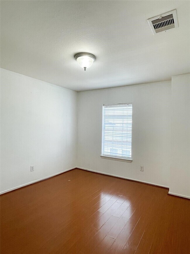 Building Photo - 11737 Logan Ridge Dr