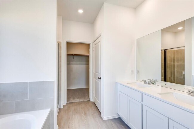 Building Photo - 102 Miglia St