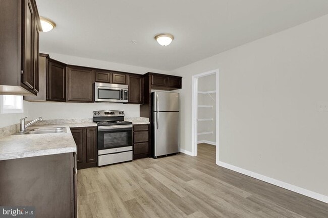 Building Photo - 10-30 Millrace Ct