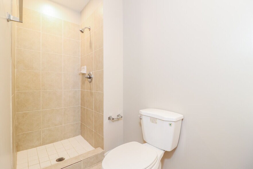 Building Photo - 5509 Joeclay Dr