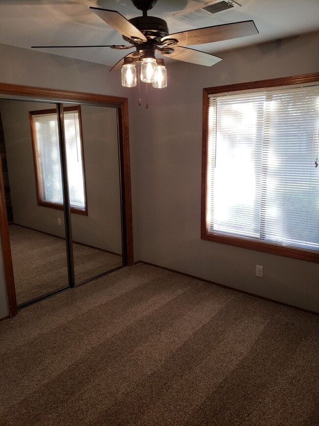 Building Photo - 3 BED 2 BATH HOUSE OFF VICTOR AVE