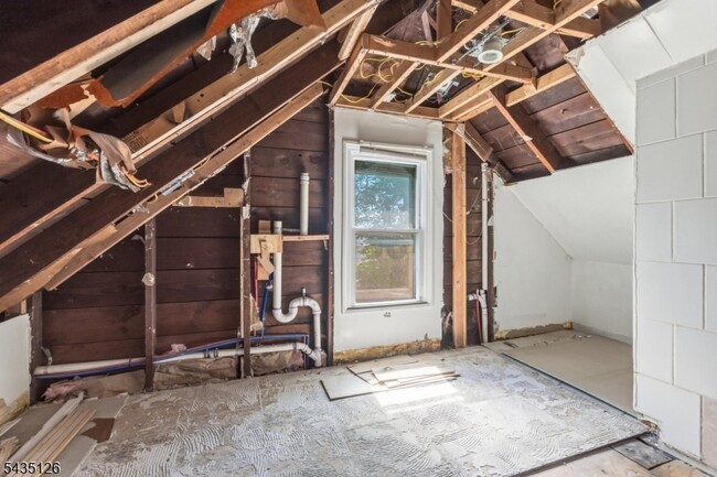 Building Photo - 40 Linden Ave