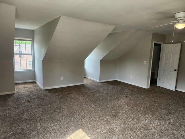 Building Photo - 6667 Einat Cove