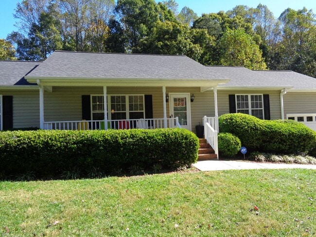 Building Photo - NICE-One Level House for Rent in Oak Ridge