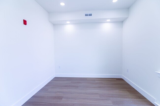 Building Photo - 3956 Parrish St