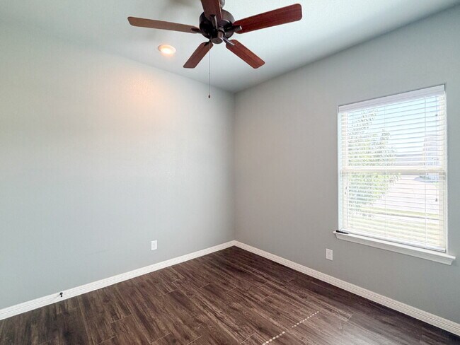 Building Photo - Lovely 3 bed, 2 bath Home in Burleson!