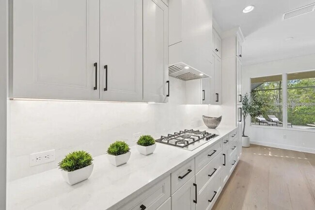 Building Photo - 7346 Edenmore St