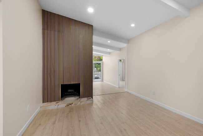 Building Photo - Beautiful 4BD/2BA on Baja!! Great backyard space with turf & fire pit!!