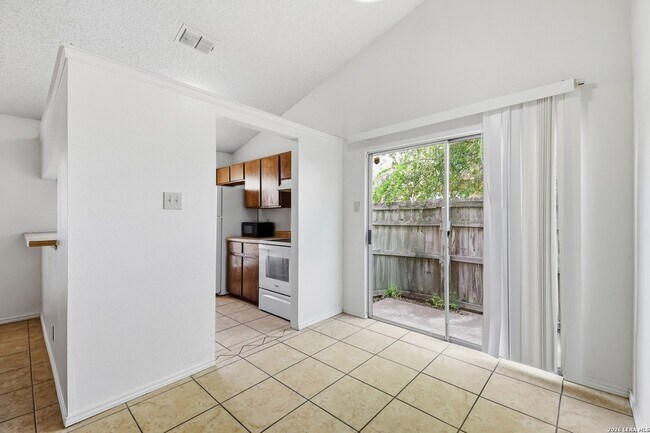 Building Photo - 8918 Fall River Dr