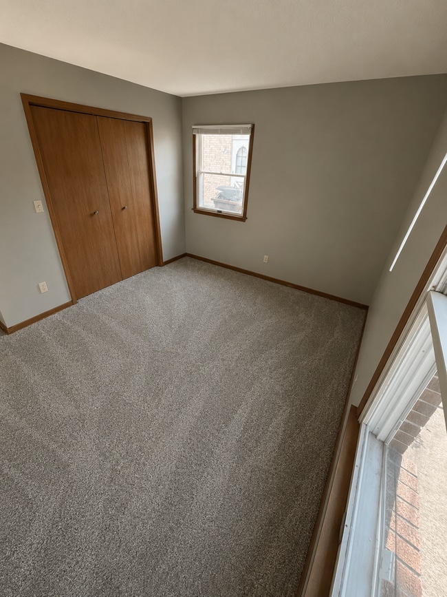 Building Photo - "2-Bedroom Duplex in Sidney, OH - 342 West Parkwood!"