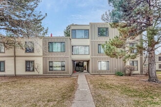 Building Photo - Charming 3-Bed Penthouse Condo in Denver with 2 full bathrooms! – Open Floor Plan *Move in specia...