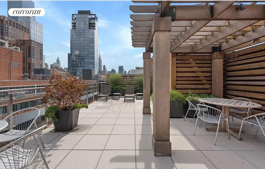 Building Photo - 540 W 28th St