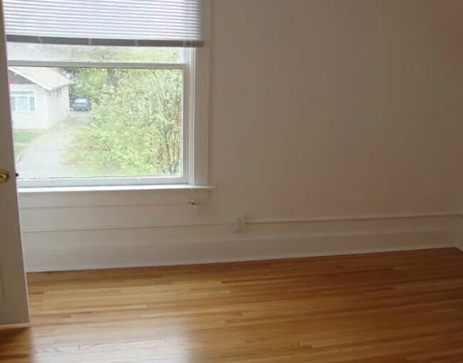 Building Photo - Live With Your Crew – 6 Bed Student Rental Near UNC!