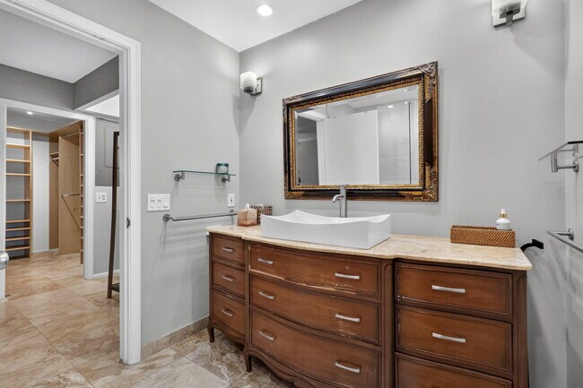 Building Photo - 213 Rio Vista Cir
