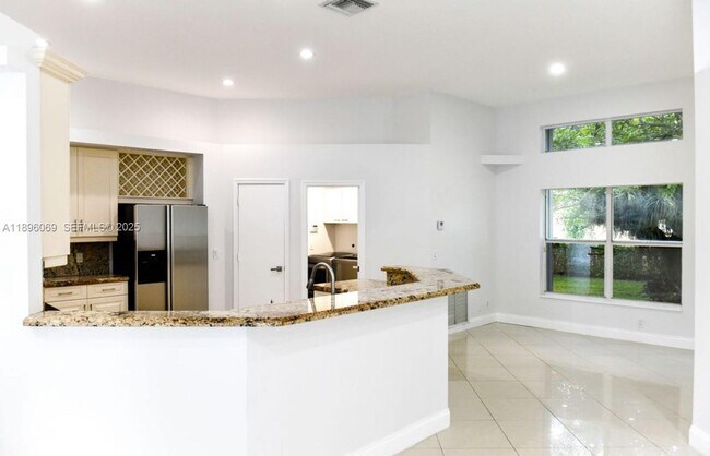 Building Photo - 6543 NW 72nd Pl