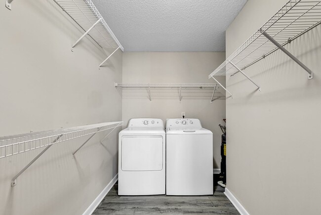 Building Photo - If you choose Autumn Chase we will both be LUCKY!!