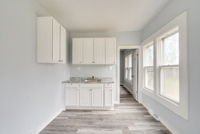 Building Photo - 614 Madison Ave