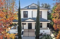 Building Photo - 724 W 2nd St