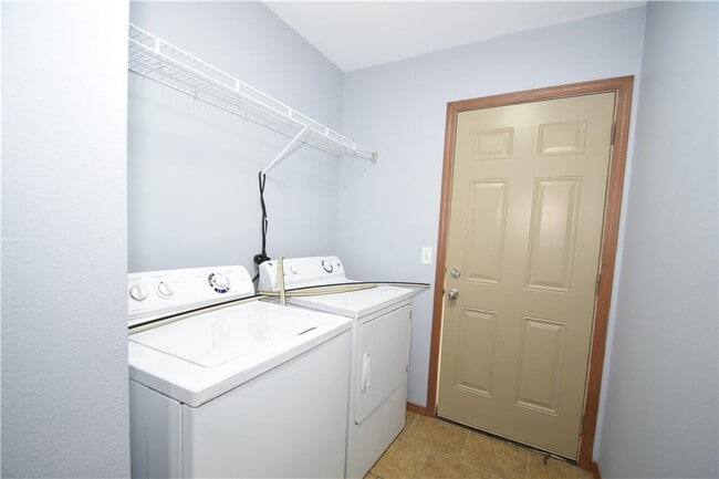 Building Photo - 132 Sage St