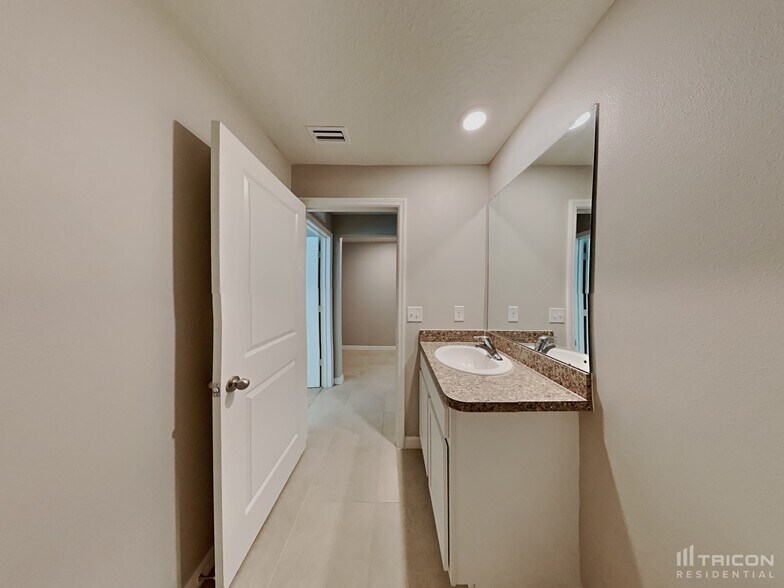 Building Photo - 2007 12th St SE