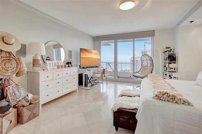 Building Photo - 781 Crandon Blvd