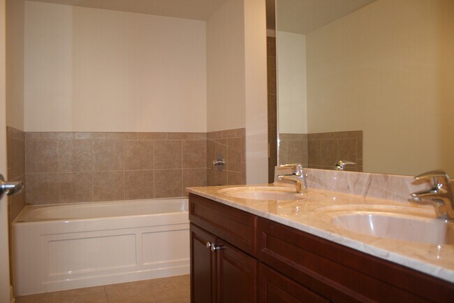 Building Photo - 1400 S Michigan Ave