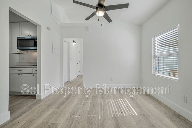 Building Photo - 822 Eaton St