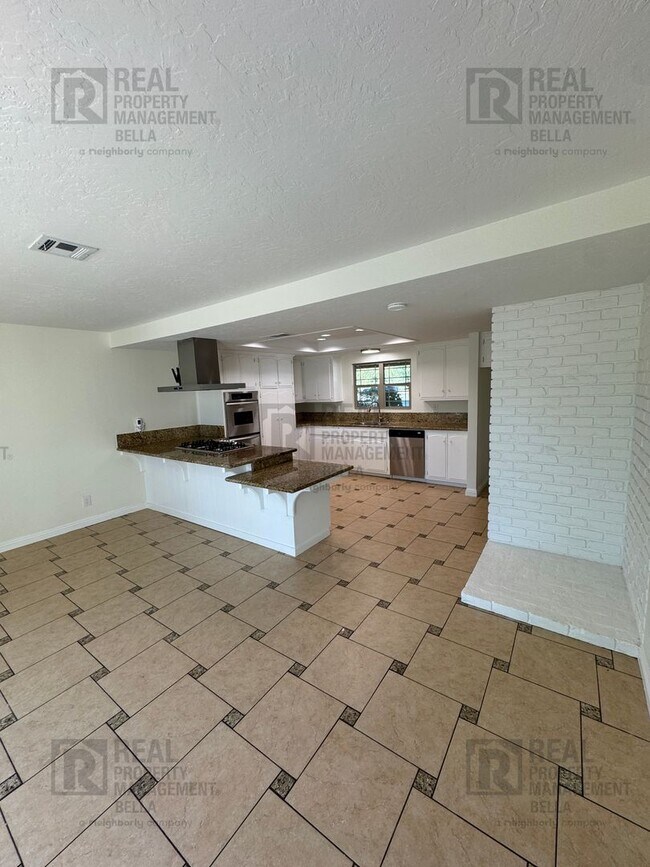 Building Photo - Spacious Single-Story 7-Bedroom Home with Open Layout & Abundant Natural Light