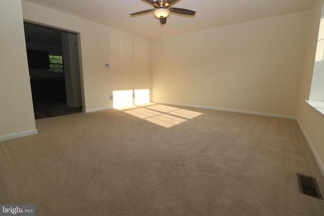 Building Photo - 120 Salerno Dr