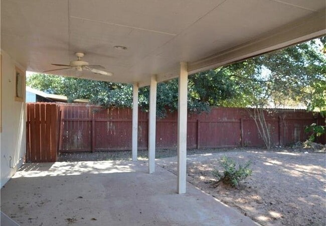 Building Photo - 609 Riverwood Dr