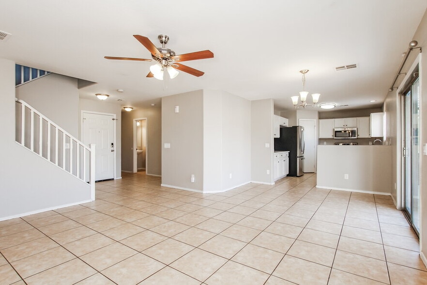 Building Photo - 6736 W Desert Ln