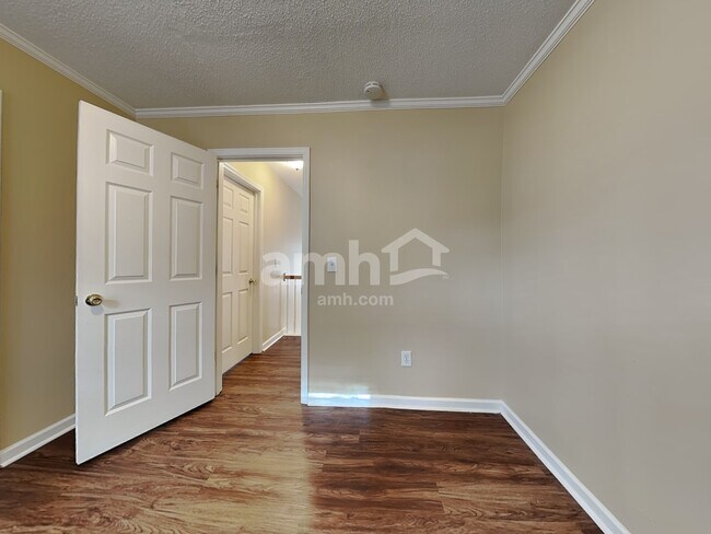 Building Photo - 409 Ascott Way