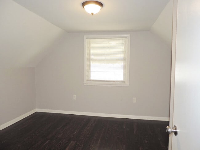 Building Photo - 4 Bed - 1 Full Bath Cape Cod for Rent!