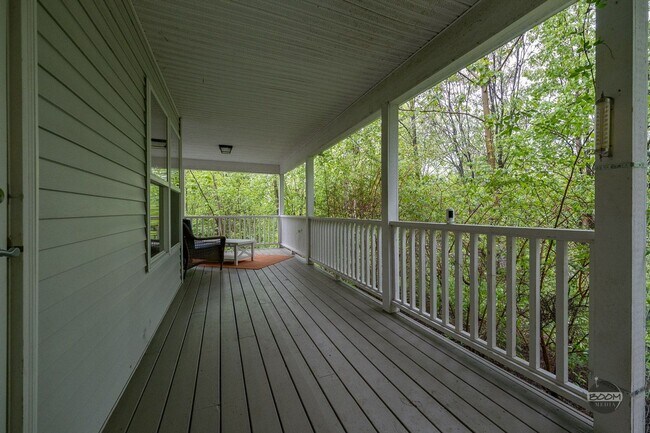 Building Photo - Charming Palmer Home!