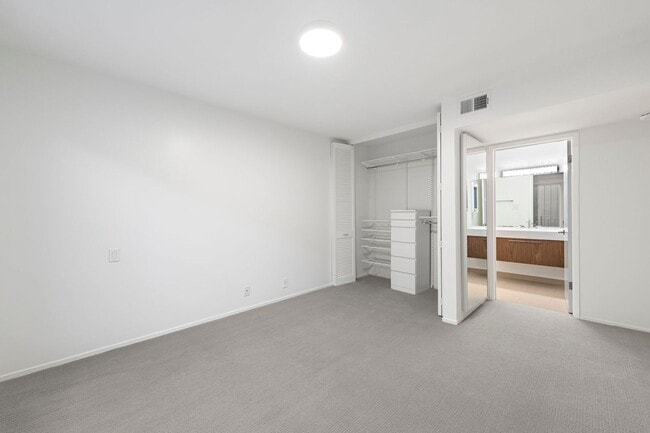 Building Photo - 2121 Laguna St