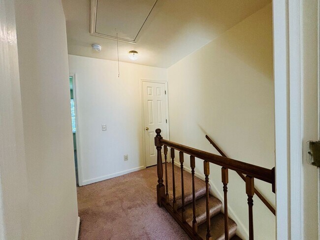 Building Photo - 2500 Ridge Rd