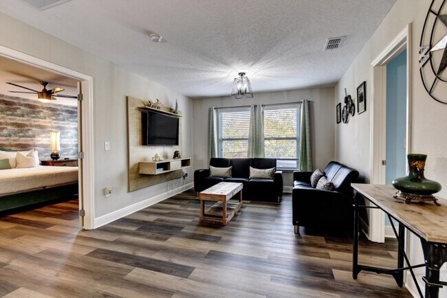 Building Photo - 5254 Wildwood Wy