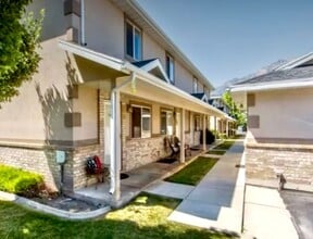 Building Photo - Beautiful North Ogden 2 bed 1.5 bath townhome with 1 Car Garage!!