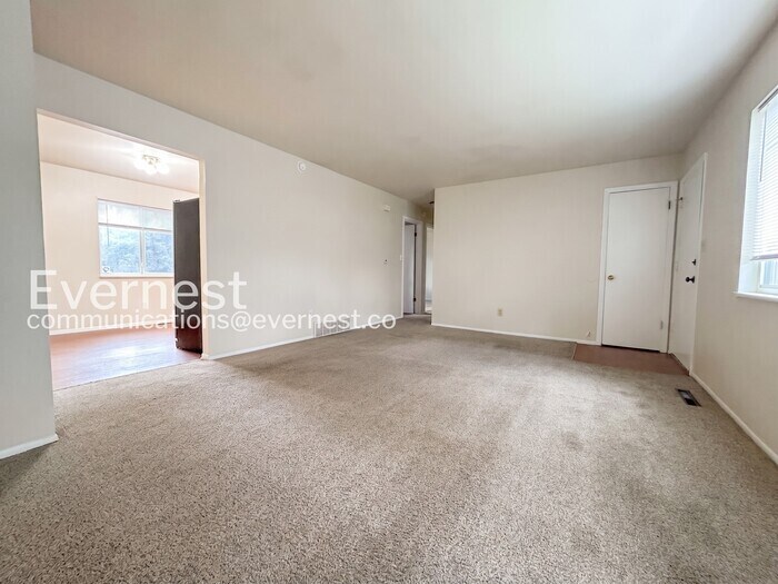 Building Photo - 4203 Goldenrod Dr